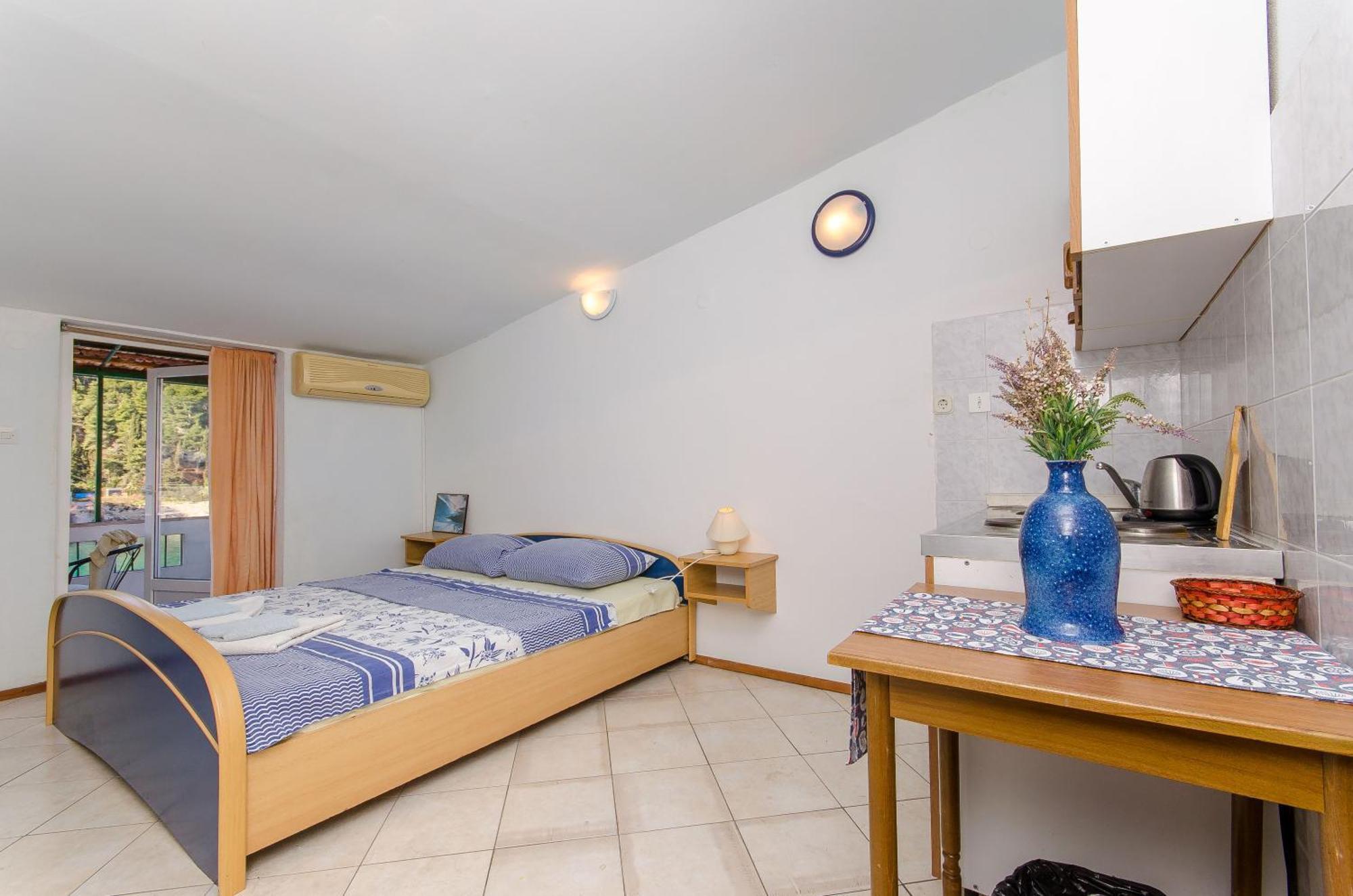 Studio Apartments Klara And Rio Stomorska Dış mekan fotoğraf