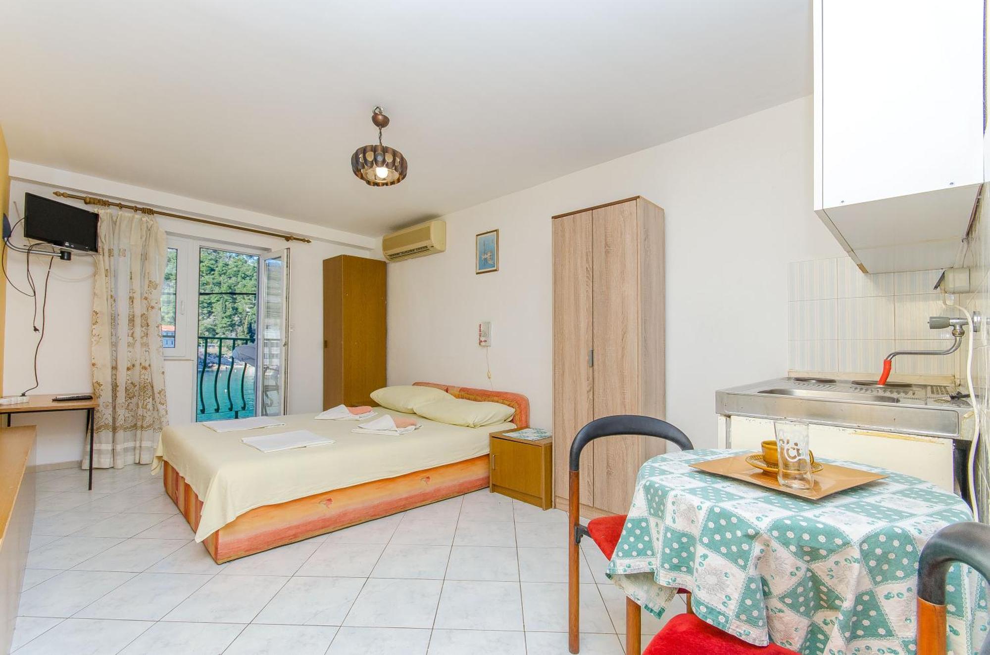 Studio Apartments Klara And Rio Stomorska Dış mekan fotoğraf