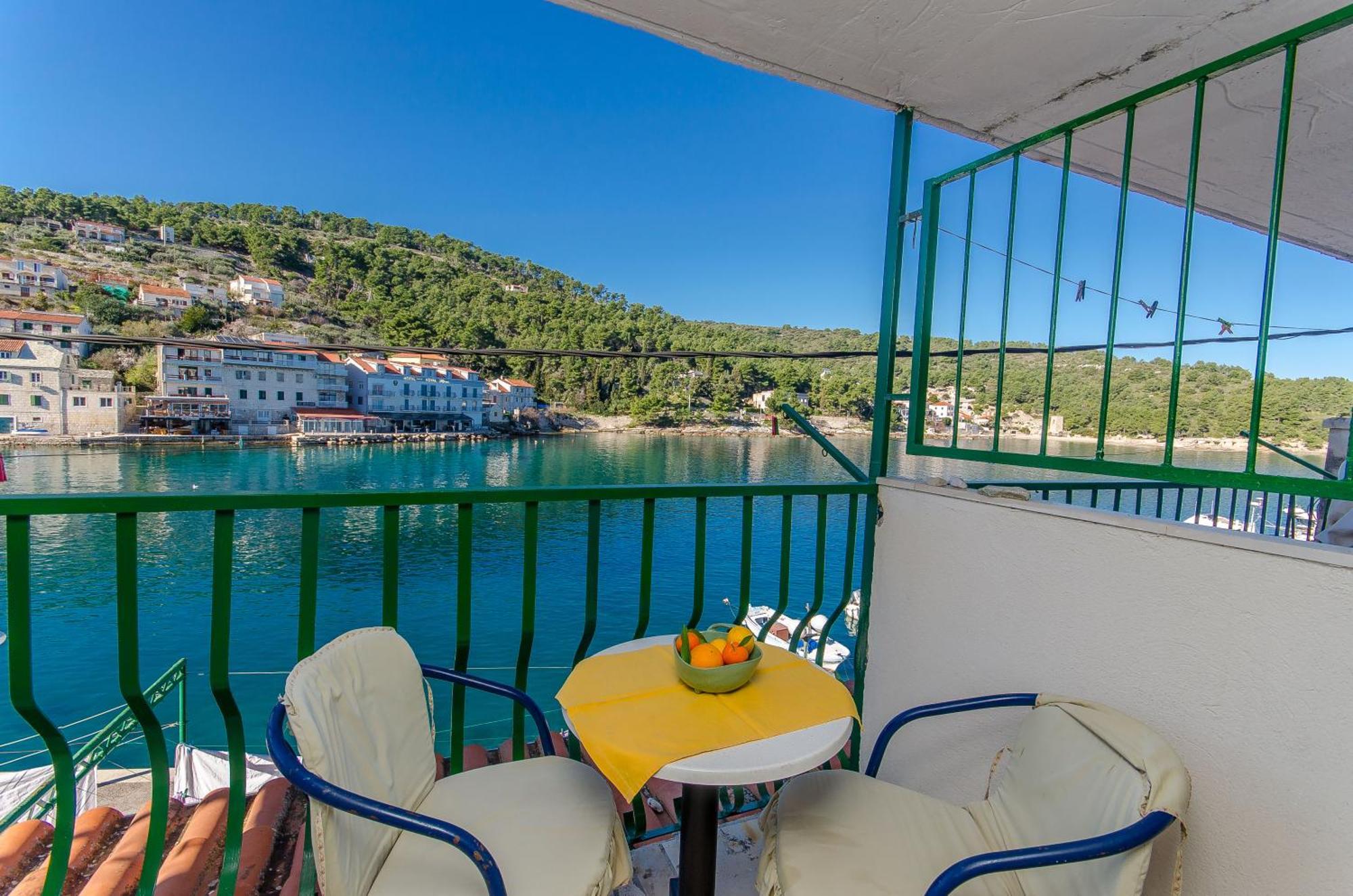 Studio Apartments Klara And Rio Stomorska Dış mekan fotoğraf