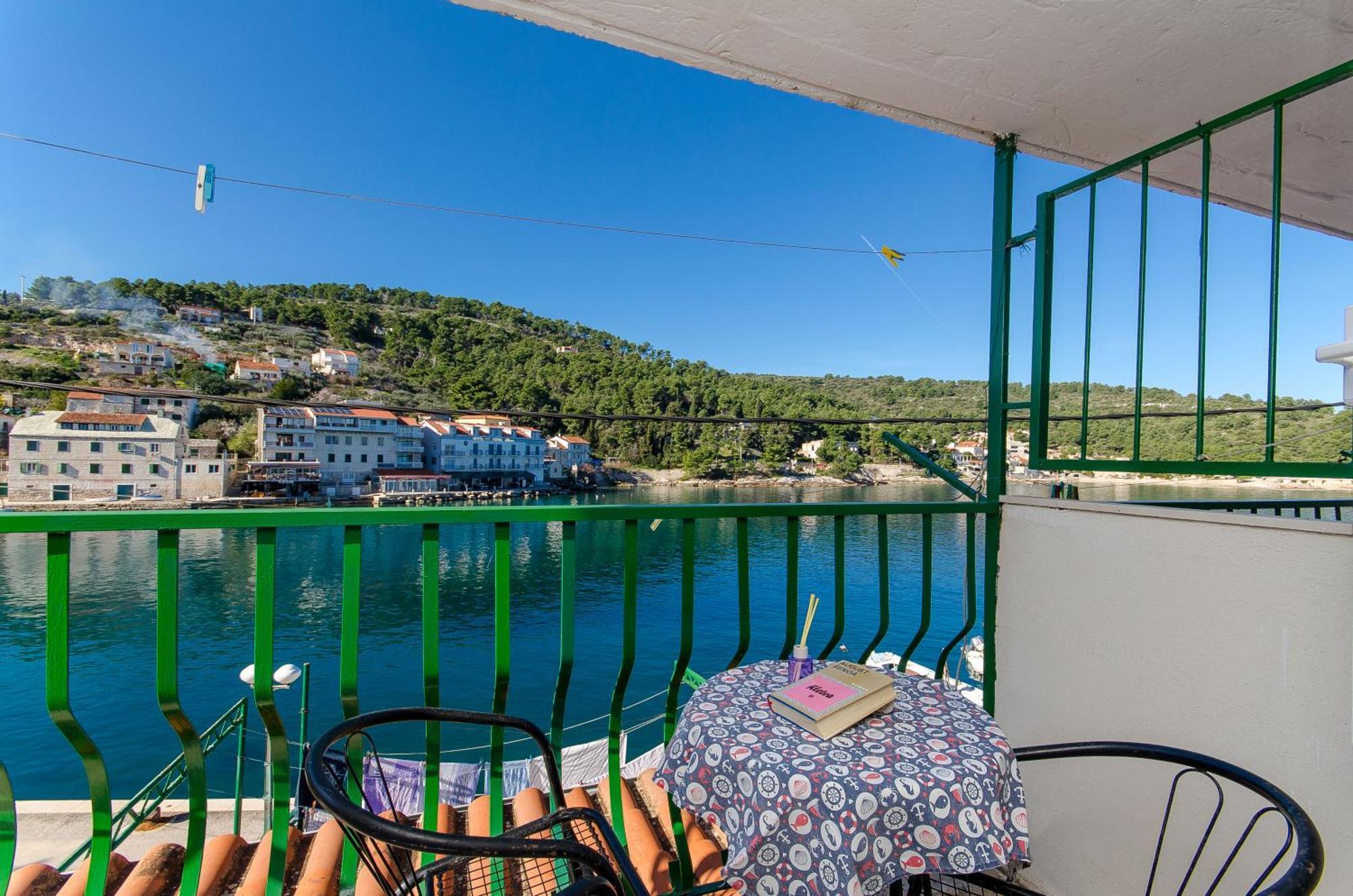 Studio Apartments Klara And Rio Stomorska Dış mekan fotoğraf